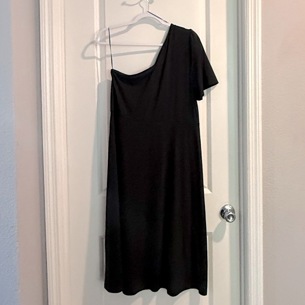 Elegant Black One-Shoulder Dress